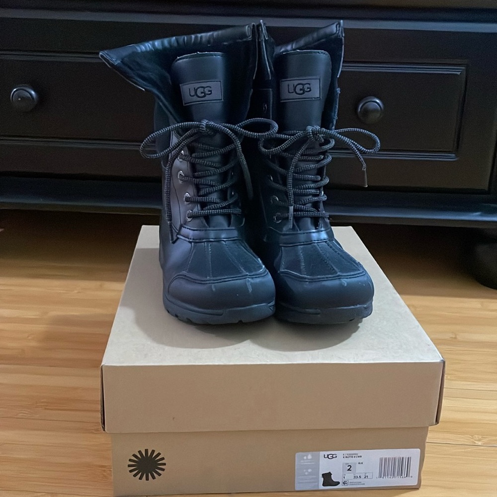 Boy’s Black Ugg Boots Size 2